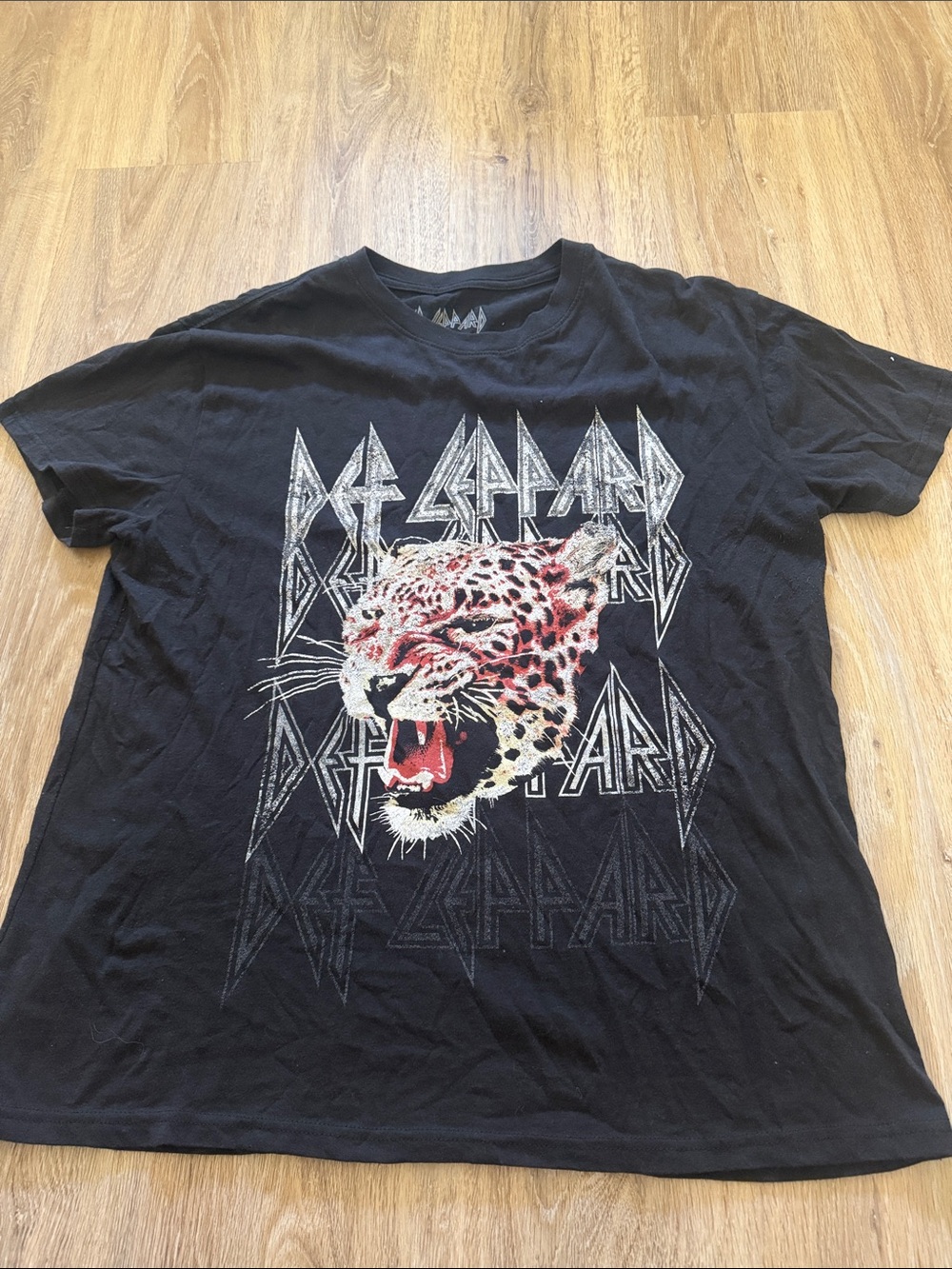 Def Leppard Band tee